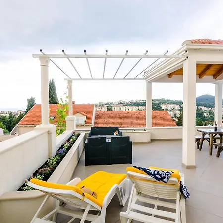 Miracle - Studio With Terrace And City View *